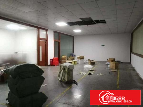 现成天花吊顶装饰长安镇出租二楼550平厂房格局好可分租