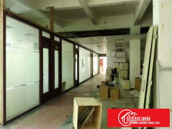 坂田布龙路边新出3楼1300平适合仓库19块低价租