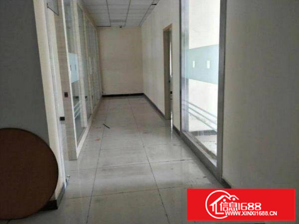 坪山大道边六联新出2楼带装修厂房700平出租