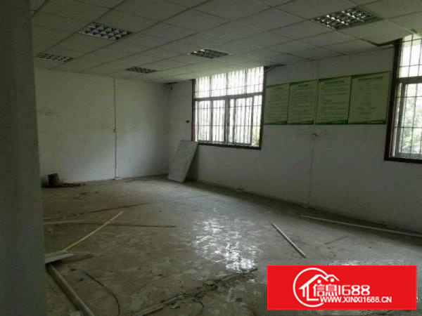 坂田就近路口1200平低楼层带装修仓库出租