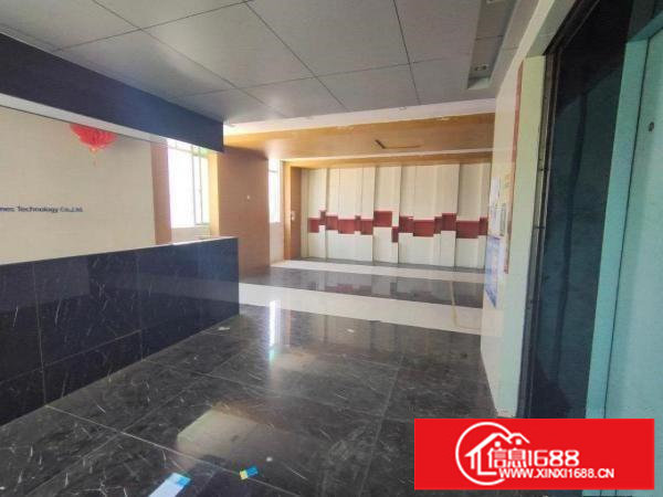 坂田新出楼上1350平带装修