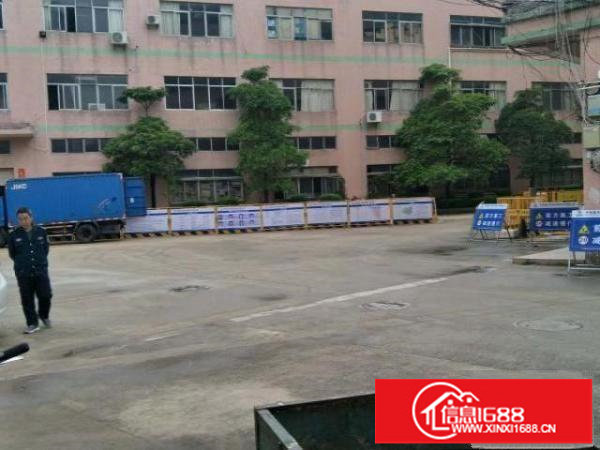 地理位置优越，高速出口附近交通方便厂房面积非常