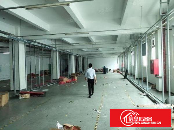 石岩塘头楼上精装修1680平方，免转让费可分租，厂房出租