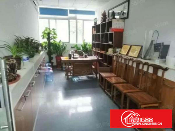 石岩北环路边原房东精装修700平方厂房出租，无转让费，可分租