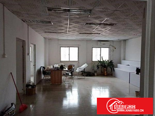 龙岗区中心城新出标准厂房二楼800平方带精装修办公室出租