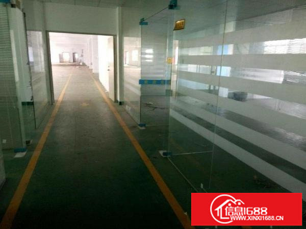 厂房1900平米，有现成吊顶，现成办公区域