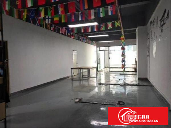 沙井后亭楼上230平，带装修，有玻璃两间办公室。独立洗手间门