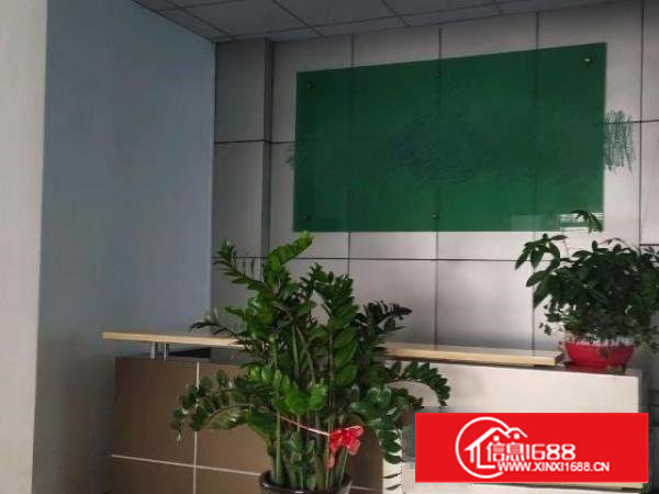 厂房位于沙井沙三楼上400平带装修全新地坪漆办公室前台。