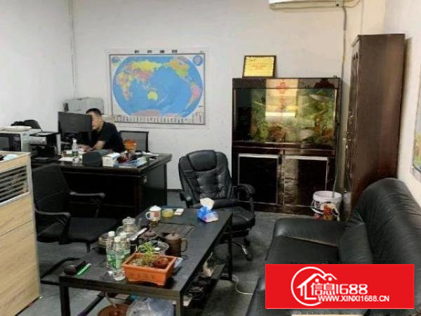 厂房已分割好空间，一个仓库，一个办公室，一个工作区域，