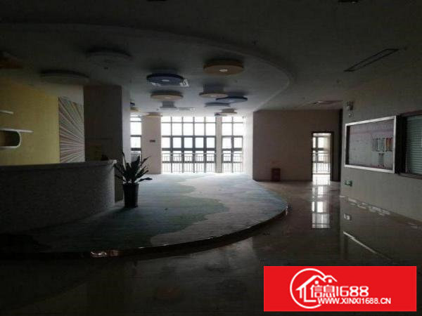 横岗四联豪华装修厂房楼上2950平出租可分租，现成装修