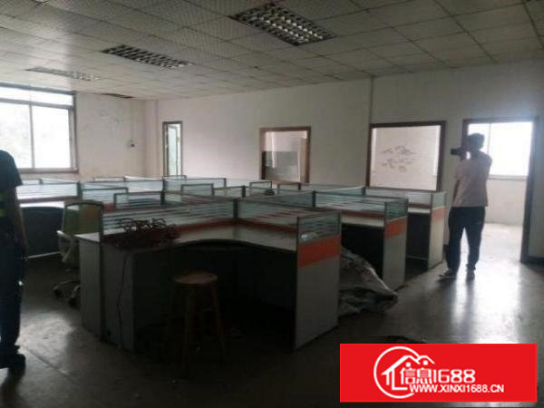 观澜高新产业园楼上650平出租有现成办公和前台