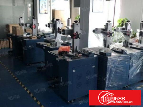 观澜牛湖楼上550平,带精装修办公室全新吊顶全新地坪漆。