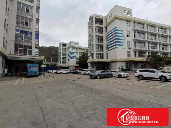 横岗永湖地铁口附近新出楼上2000平带精装修原房东厂房出租