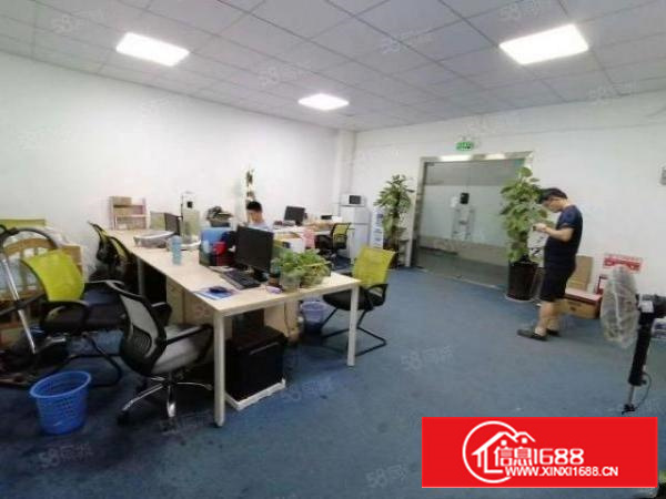 凤岗雁田布心成熟园区内空地超大楼上现成装修550平方厂房出租