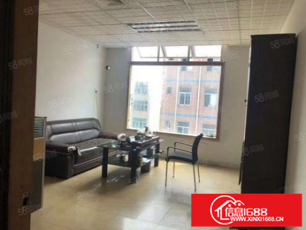 平湖广场附近楼上600平方带装修厂房出租